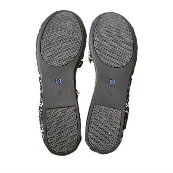 Rothys The Flat Black And White Chantilly Lace Loafer 10 - Picture 6 of 11